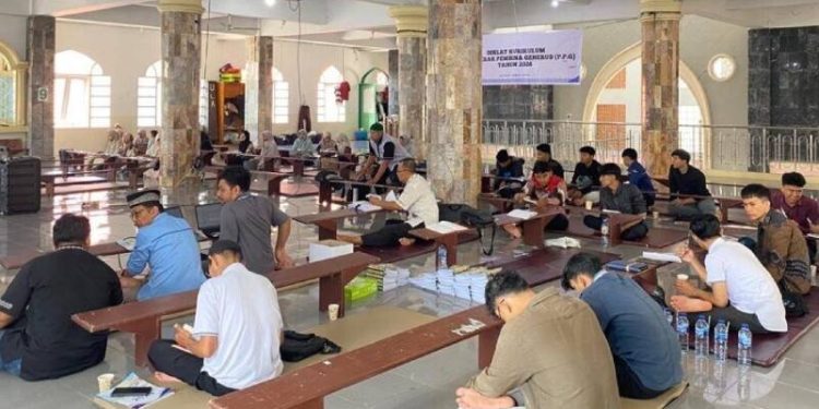 Puluhan guru TPQ di Kota Padang, mengikuti Diklat Kurikulum bagi para pengajar generus LDII se-Kota Padang. Foto: LINES.