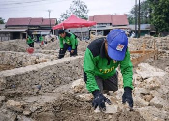 LDII Longikis Gotong Royong Bantu Pembuatan Pondasi Musala Polsek