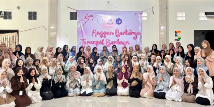 DPD LDII Kota Jambi menghelat pelatihan kerajinan tangan bertajuk “Life Skill: Anggun Berkarya, Terampil Berdaya”. Acara itu diselenggarakan di Aula DPD LDII Kota Jambi, Jambi, pada Minggu (8/2/2026) yang diikuti 67 peserta. Foto: LINES