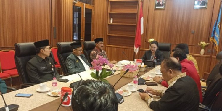 DPW LDII Jawa Tengah dan LDII Kota Semarang mengawali kepengurusan 2026 dengan menemui Wali Kota Semarang di Kompleks Balai Kota, Semarang, Jawa Tengah pada Kamis (4/2/2026). Foto: LINES