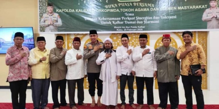 DPW LDII Kalimantan Barat, bersama, MUI, Muhammadiyah, NU dan para tokoh agama, pimpinan ormas dan perwakilan komunitas menghadiri undangan buka puasa Ramadan oleh Polda Kalbar. Foto: LINES.