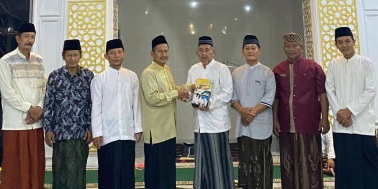 Safari Ramadan Kades Mekarsari Muaro Jambi beri tausiyah di LDII Jambi. Foto: LINES.