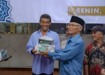 Ponpes Wali Barokah Kediri Bagikan Ratusan Paket Sembako