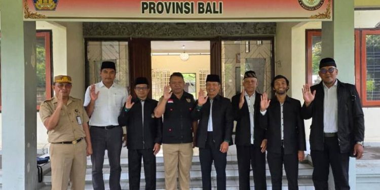 Pengurus harian DPW LDII Provinsi Bali audiensi dengan Badan Kesatuan Bangsa dan Politik (Kesbangpol) Provinsi Bali. Foto: LINES.