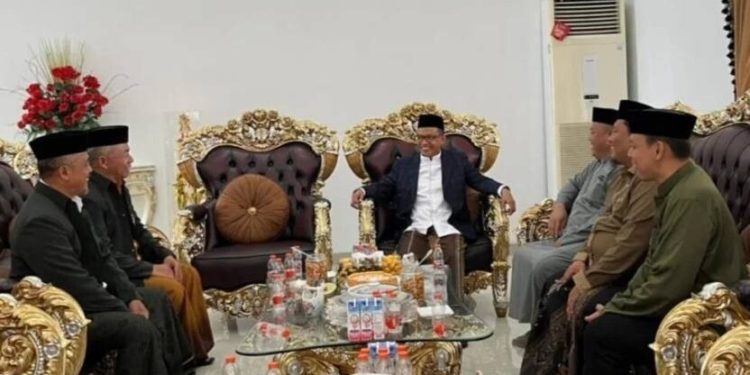 Pengurus DPW LDII Provinsi Sulawesi Barat bersama pengurus DPD LDII Kabupaten Polewali Mandar memenuhi undangan Bupati Polewali Mandar. Foto: LINES.