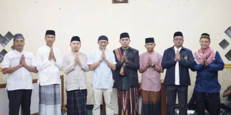 MUI bersama Pemerintah Desa Batujajar Barat menggelar Tarawih Keliling ke masjid LDII di Batujajar. Foto: LINES.