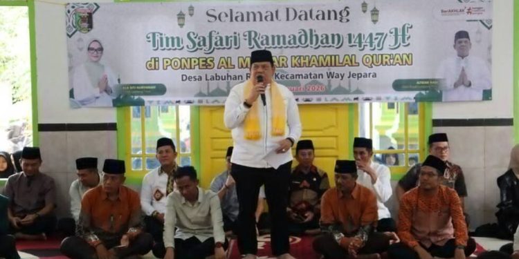 Wakil Bupati Lampung Timur Azwar Hadi, didampingi jajaran Forkopimda Lampung Timur safari Ramadan di Ponpes Al Manar Khamilal Quran. Foto: LINES.