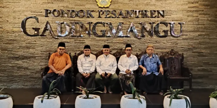 Rombongan Pengurus Besar Nahdlatul Ulama (PBNU) bersama jajaran One Pesantren One Product (OPOP) Jember berkunjung ke Pondok Pesantren Gadingmangu, Jombang, Jawa Timur pada Minggu (15/02/2026). Foto: LINES