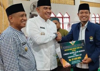 Safari Ramadan Pemkab, Ketua DPD LDII Tanah Laut Terima Dana Hibah dari Bupati