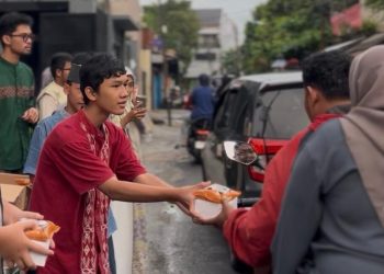 LDII Batu Ampar Libatkan Generasi Muda Bagikan Takjil Meriahkan Bulan Ramadan