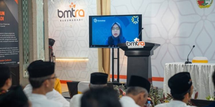 Perwakilan Deputi Bidang Kelembagaan dan Digitalisasi Koperasi, Resti Hadianti, secara online di Rapat Anggota Tahunan (RAT) KSPPS BMT Rukun Abadi. Foto: LINES.