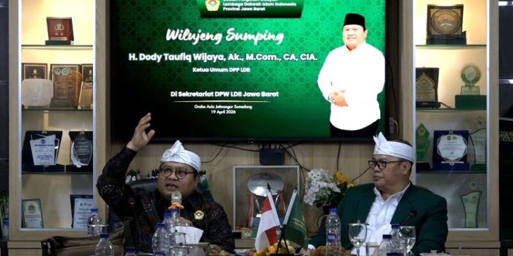Ketua Umum DPP LDII, Dody Taufiq Wijaya, melakukan kunjungan kerja ke DPW LDII Jawa Barat di Graha Aulia Jatinangor. Foto: LINES.