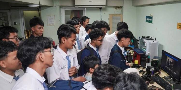 SMK Tri Sukses Depok Belajar Komunikasi dan Organisasi. Foto: LINES.