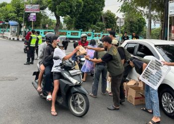 Remaja LDII Magelang Bagikan 300 Takjil Berdayakan UMKM Lokal