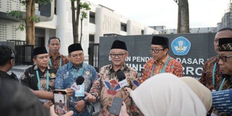 Menteri Pendidikan Dasar dan Menengah (Mendikdasmen) RI, Abdul Mu’ti menjadi pembicara di Munas X LDII 2026. Foto: LINES.