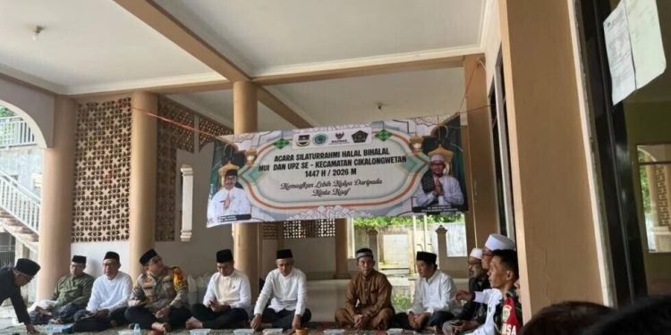 Pimpinan Cabang (PC) LDII Cikalong Wetan menghadiri silaturahim halal bihalal MUI Kecamatan. Foto: LINES.