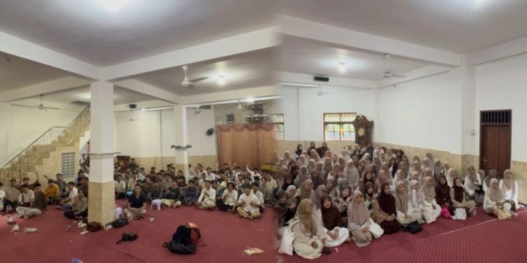 Pemuda LDII Bali mengikuti ngaji dan halal bihalal Silaturrahim Syawal. Foto: LINES.