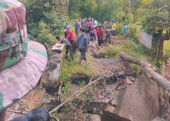 LDII Kala Pegasing Gotong Royong Perbaiki Jembatan Pasca Banjir Bandang 2025