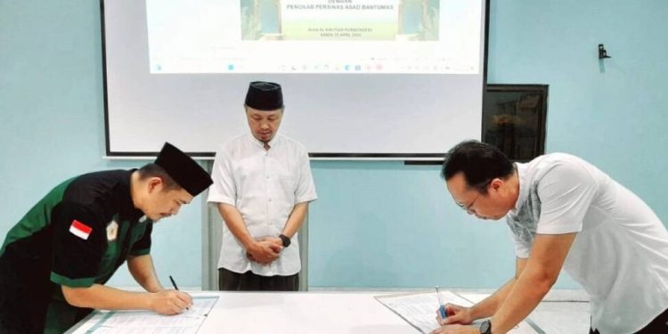 DPD LDII Kabupaten Banyumas menandatangani perjanjian kerja sama dengan Pengurus Kabupaten Persinas ASAD. Foto: LINES.