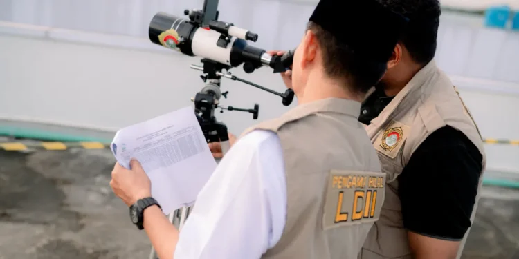 Tim Rukyatul Hilal, DPW LDII Lampung berpartisipasi mengamati hilal di Institut Teknologi Sumatera, bersama Kanwil Kemenag Lampung, pada Minggu (17/5/2026). Foto: LINES