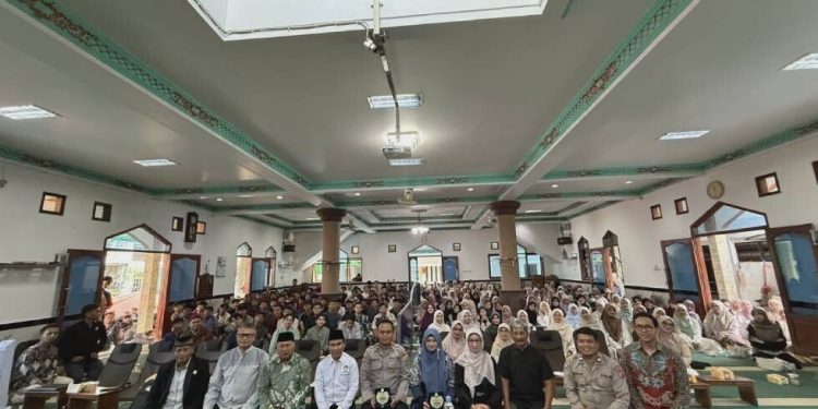 DPD LDII Kabupaten Bandung menggelar seminar bertajuk “Mengokohkan Generasi Muda Berakhlak Mulia”. Foto: LINES.