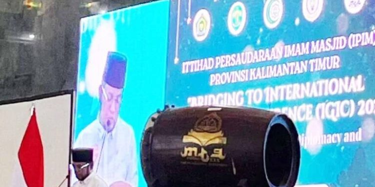 Ketua DPW LDII Kaltim mengikuti Tabligh Akbar di Islamic Centre Samarinda. Foto: LINES.