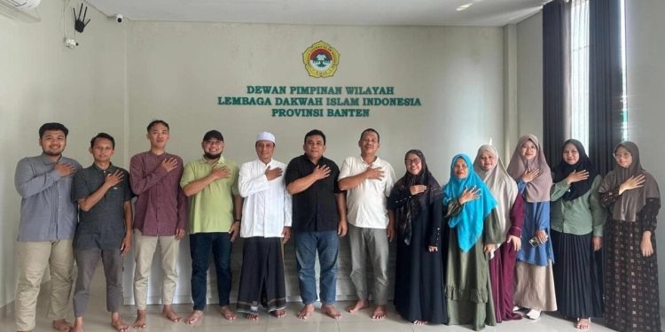 Pemberdayaan Lembaga Kemasyarakatan Dinas Pemberdayaan Masyarakat dan Desa (DPMD) Provinsi Banten silaturahim dan ngopi bareng ke Gedung LDII Banten, Jumat (1/5/2026). Foto: LINES