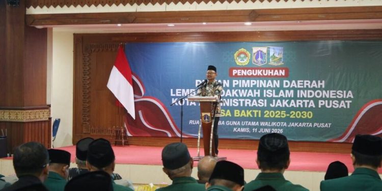 Kabag Kesra Pemkot Jakarta Pusat Ahmad Juhandi menghadiri pelantikan dan pengukuhan pengurus masa bakti 2025-2030. Foto: LINES.