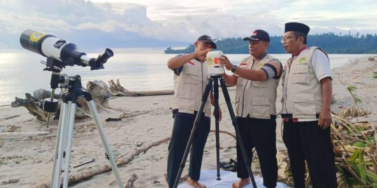 LDII Papua Barat melakukan pemantauan hilal untuk menentukan awal bulan Zulhijah. Foto: LINES.