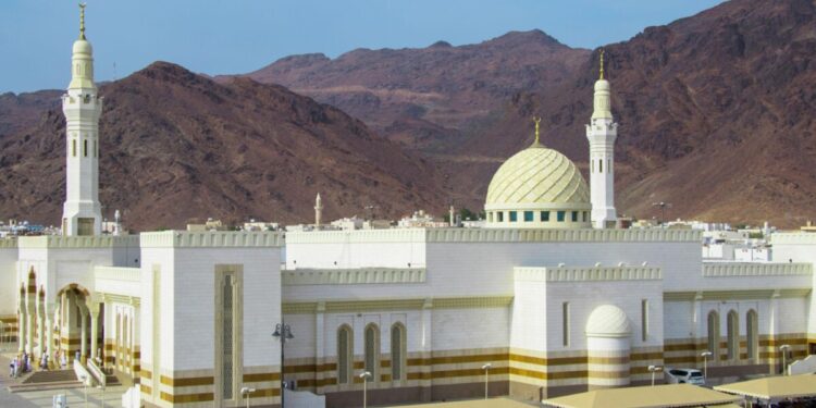 Masjid Fash atau Masjid Uhud