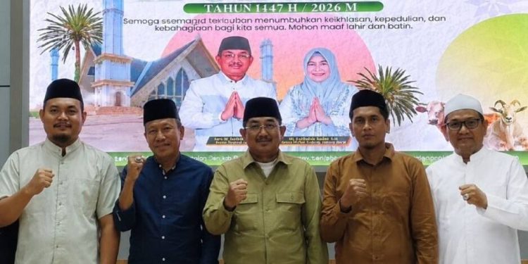 Bupati Tanjung Jabung Barat, Anwar Sadat, menggelar open house Hari Raya Idul Adha. Foto: LINES.