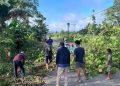 LDII Arso Barat Gotong Royong Bersihkan Jalan Penghubung Dua Kampung