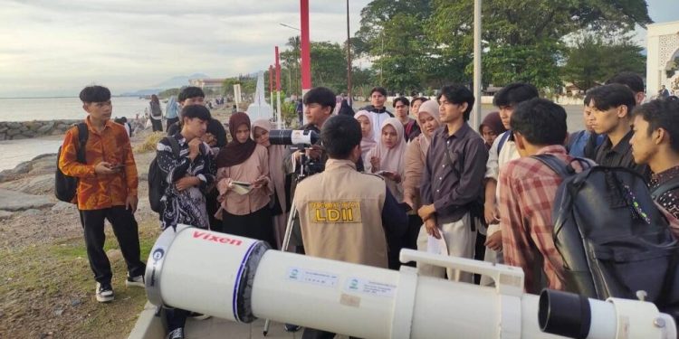 Tim Pokja Hisab Rukyat DPW LDII Provinsi Sumatera Barat beri pelatihan rukyatul hilal untuk mahasiswa UIN Imam Bonjol. Foto: LINES.