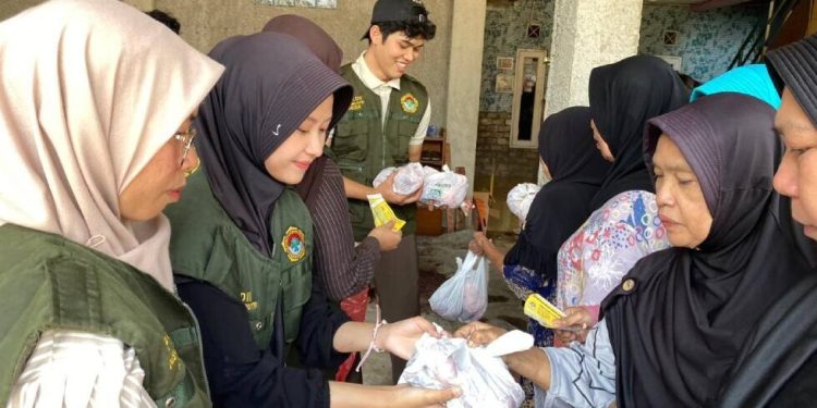 DPD LDII Kabupaten Bogor menyalurkan ribuan paket daging kurban. Foto: LINES.
