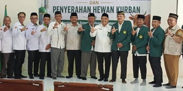 Kepala Kantor Kemenag Lampung Selatan (Lamsel), Ahmad Rifa’i, meresmikan Masjid Baitul Jannah naungan LDII Lamsel. Foto: LINES.