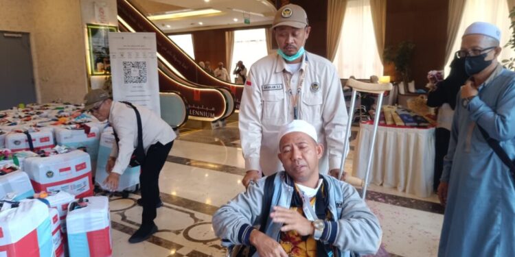 Menjadi Petugas Penyelenggara Ibadah Haji (PPIH) Arab Saudi bukan sekadar menjalankan tugas operasional. Di balik seragam yang dikenakan, ada amanah untuk memastikan setiap jemaah Indonesia tiba, berpindah, hingga melanjutkan perjalanan ibadah dengan aman dan nyaman. Foto: MCH 2026