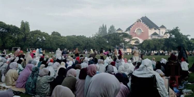 DPD LDII Kota Depok menggelar Salat Idul Adha di lapangan Yayasan Lembaga Cornelis Chastelein, Depok. Foto: LINES.