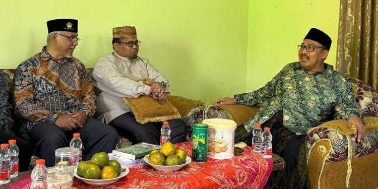 Ketua DPP LDII Dwi Pramono silaturahim dengan Ketua PBNU KH Ahmad Fahrur Rozi. Foto: LINES.