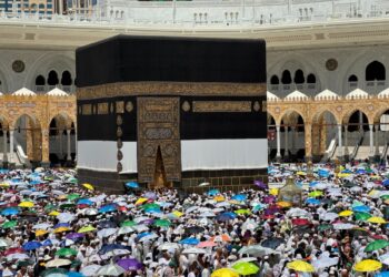 Penggantian kiswah ka'bah