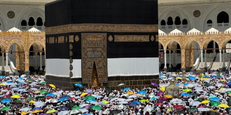 Penggantian kiswah ka'bah