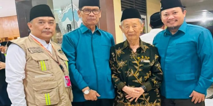 DPD LDII Kabupaten Sukoharjo turut menghadiri penyambutan jamaah haji Kelompok Terbang (Kloter) 1 SOC yang tiba di Asrama Haji Donohudan, Boyolali, Jawa Tengah, pada Selasa (2/6/2026) malam. Foto: LINES