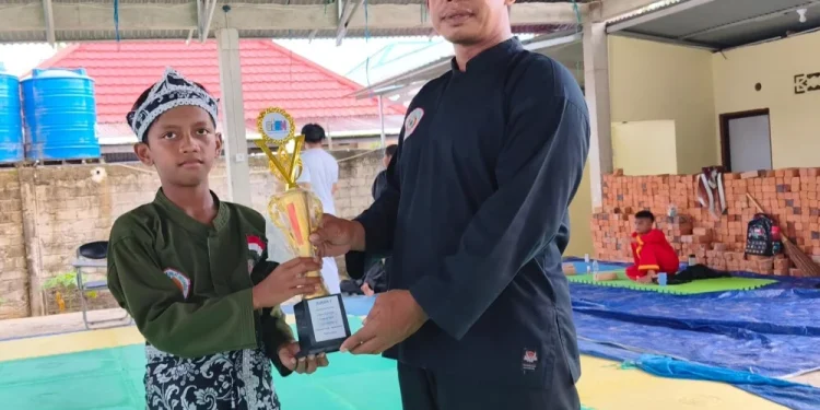 Arya Azhar Saputra, atlet muda Persinas ASAD Nunukan sabet Juara 1 O2SN untuk Silat Seni Tunggal Putra. Foto: LINES