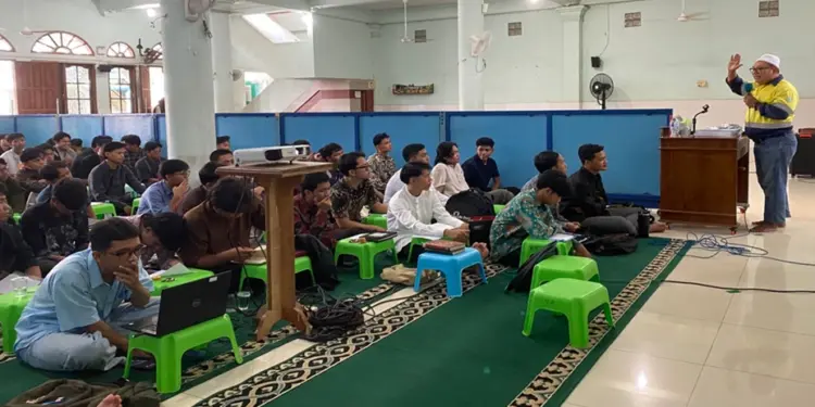 PC LDII Sei Beduk menghelat “Pengenalan Dasar-dasar Keselamatan dan Kesehatan Kerja (K3) dan Kiat Menjadi Health, Safety and Environment (HSE) Profesional”. Foto: LINES