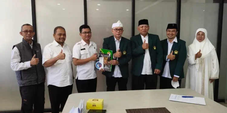 DPW LDII Jawa Barat beraudiensi dengan Dinas Pendidikan Provinsi Jawa Barat sebagai bagian dari persiapan Pertemuan Akbar (Perak) 2026, yang akan menjadi ajang konsolidasi insan pendidikan di lingkungan LDII. Audiensi tersebut berlangsung di Kantor Dinas Pendidikan Provinsi Jawa Barat, pada Rabu (1/7/2026). Foto: LINES