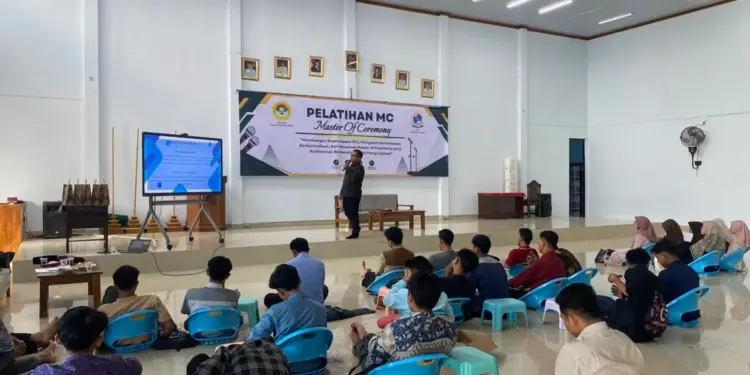 DPD LDII Kabupaten Tulang Bawang Barat menghelat “Pelatihan Master of Ceremony (MC)”, untuk mempertajam keterampilan membawakan dan memandu acara secara profesional. Foto: LINES