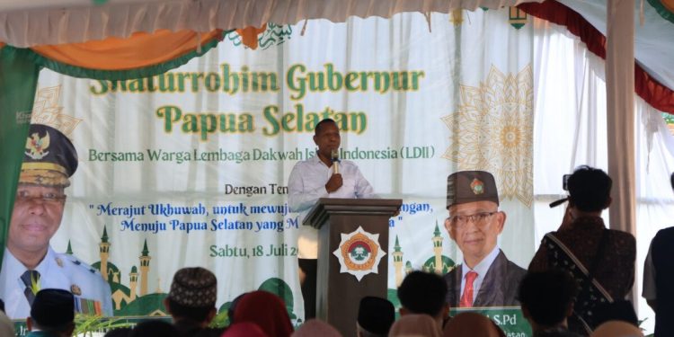 Gubernur Papua Selatan, Apolo Safanpo, menghadiri silaturahim yang digelar Pemerintah Provinsi Papua Selatan bersama warga LDII. Foto: LINES