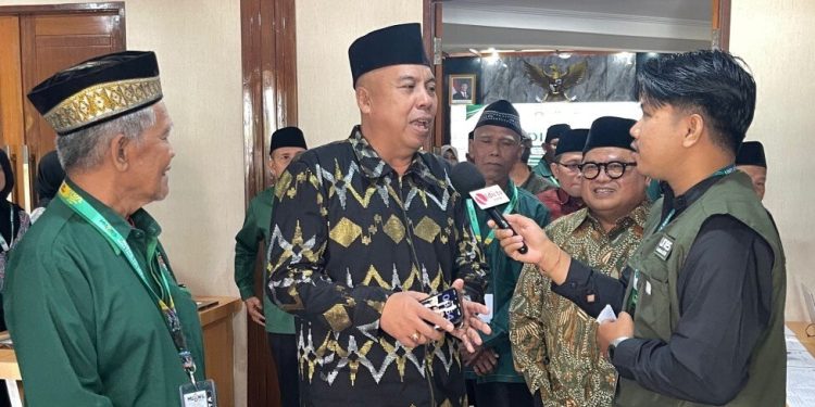 Gubernur NTB Lalu Muhamad Iqbal yang diwakili Kepala Bakesbangpoldagri Provinsi NTB H. Surya Bahari membuka Muswil VIII LDII NTB. Foto: LINES.