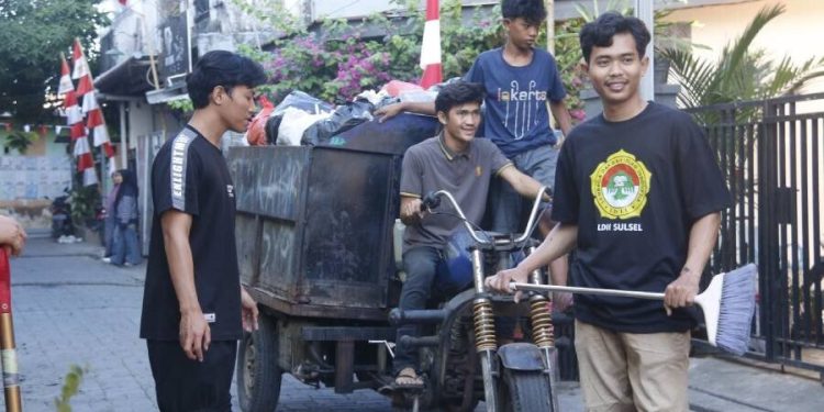 Kerja Bakti Nasional LDII di Makassar. Foto: LINES.