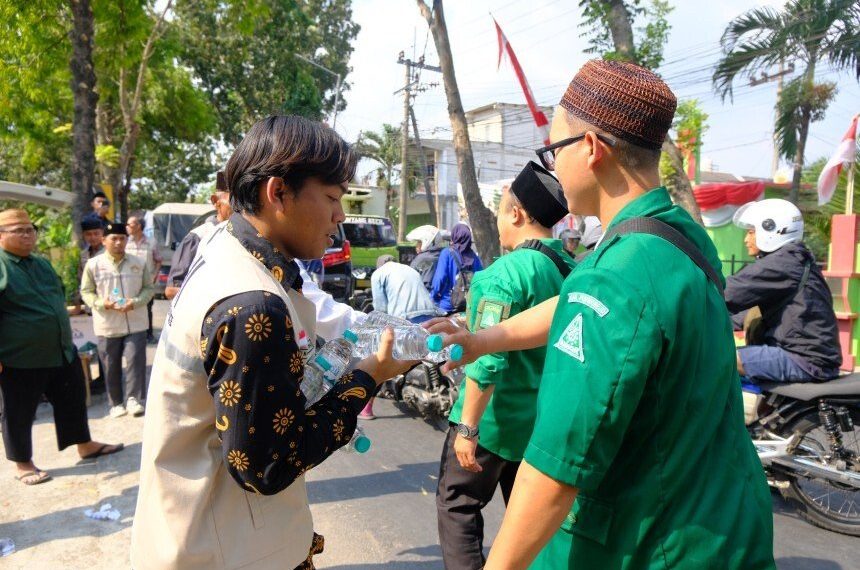 Relawan LDII Bagikan Ribuan Air Mineral dan Buka Posko Kesehatan Pada Muktamar Ke-35 NU