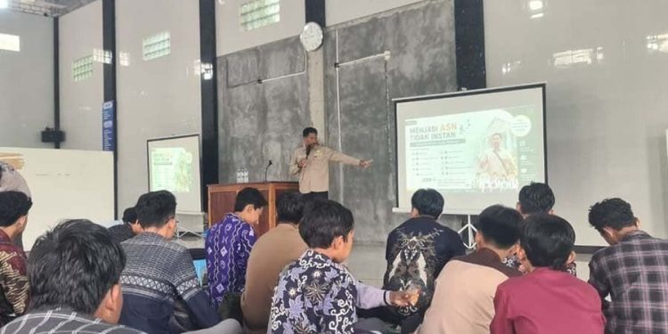 LDII Karanggeneng menggelar Seminar Pengenalan Profesi kepada para generasi muda. Foto: LINES.
